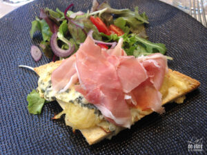 Restaurant "Mets Envies" à Hermonville - tartine de montagne bleu - jambon