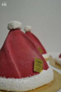 La bûche millésime 2015 de la Maison Hardy, le bonnet du Père Noël